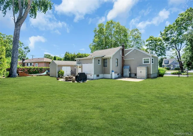 Homes for sale in Babylon, NY | 533 Old Country Rd, Babylon, NY 11729 | MLS# 1013866