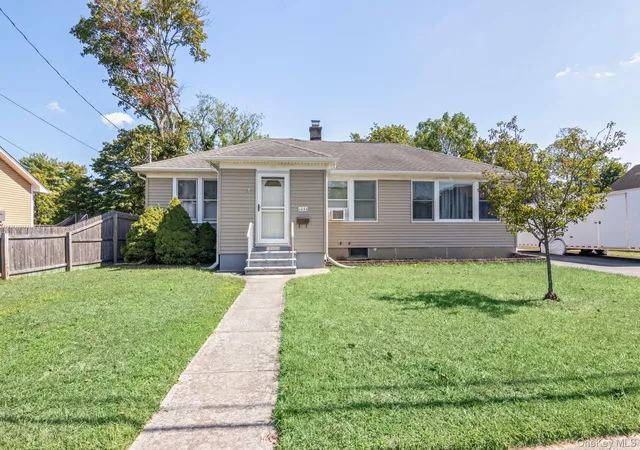 2nd image of 1333 Richland Blvd, Bay Shore, NY 11706 | MLS# 1013881