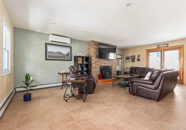 Photo 4 of Sale Pending at 51 Cliff Ln, Hempstead, NY 11756 | MLS# 1013886 | Listing updated on 2026-08-05