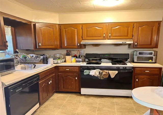 Photo 4 of Sale Pending at 5835 155th Street, Flushing, NY 11355 | MLS# 1013888 | Listing updated on 2026-07-10