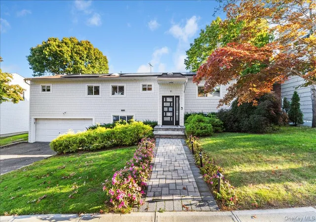 Photo 1 of Single family home for sale at 9 Carriage Rd, North Hempstead, NY 11024 | MLS# 1013892 | Listing updated on 2026-10-28