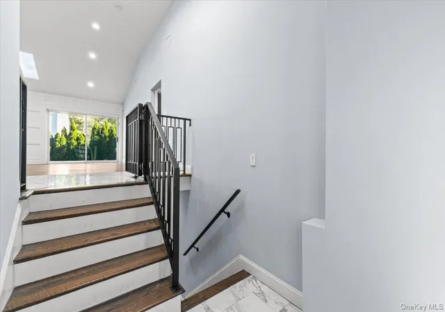Photo 3 of Single family home for sale at 9 Carriage Rd, North Hempstead, NY 11024 | MLS# 1013892 | Listing updated on 2026-10-28