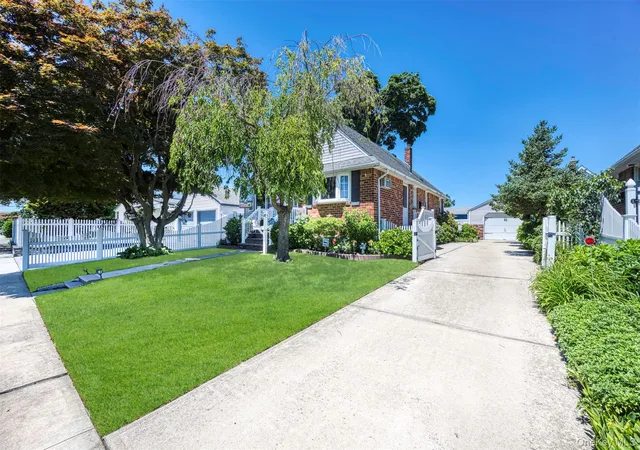 3rd image of 2389 Lindy Rd, Westbury, NY 11590 | MLS# 1013902