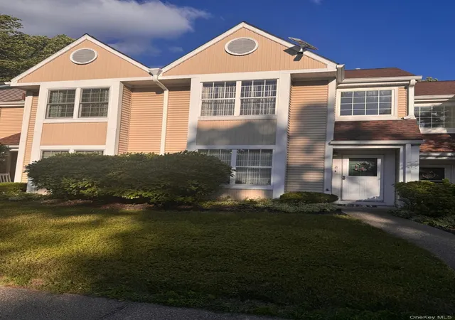 Homes for sale in Ramapo, NY | 8 Creekside Cir, Ramapo, NY 10977 | MLS# 1013908