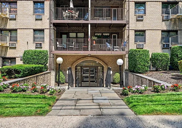 Homes for sale in New Rochelle, NY | 2241 Palmer Ave #1D, New Rochelle, NY 10801 | MLS# 1013915