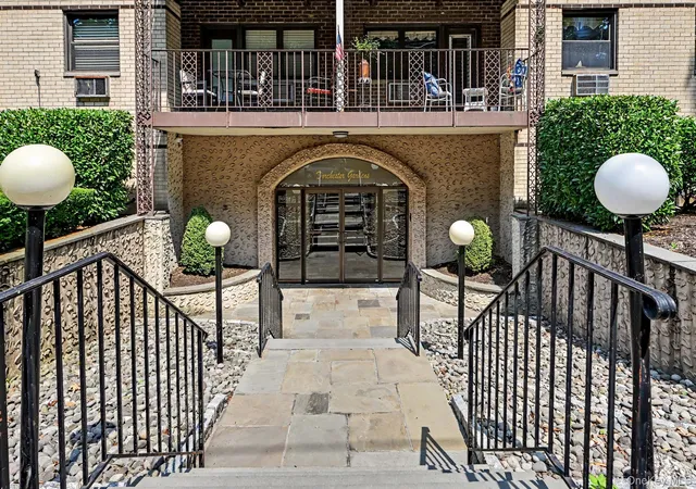 Homes for sale in New Rochelle, NY | 2241 Palmer Ave #1D, New Rochelle, NY 10801 | MLS# 1013915