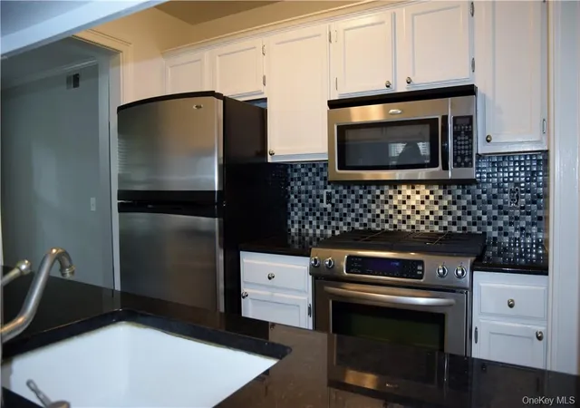 Photo 3 of Condo for sale at 13 Carrollwood Dr, Greenburgh, NY 10591 | MLS# 1013928 | Listing updated on 2026-08-08