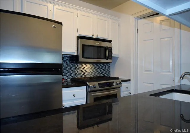 Photo 4 of Condo for sale at 13 Carrollwood Dr, Greenburgh, NY 10591 | MLS# 1013928 | Listing updated on 2026-08-08