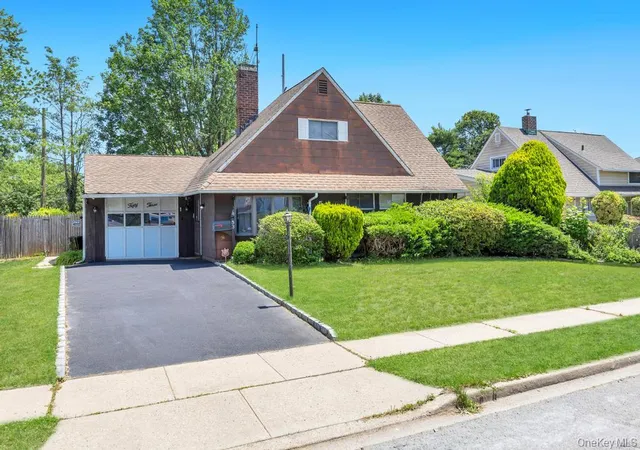 Homes for sale in Oyster Bay, NY | 53 Bridle Ln, Oyster Bay, NY 11801 | MLS# 1013979