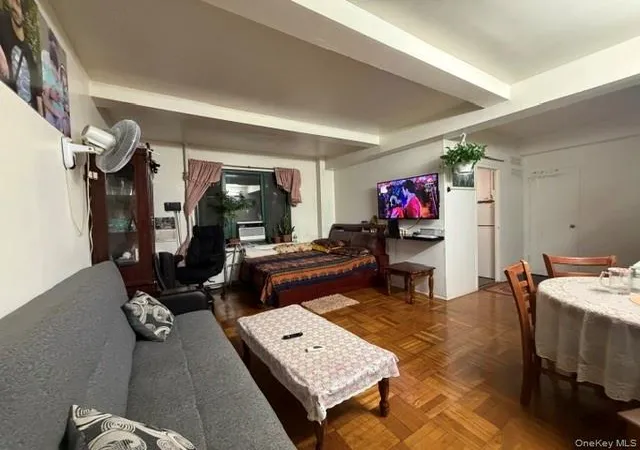 Listing Photo 4 - Condo for sale in building located at 1670 Metropolitan Ave, New York, NY 10462 - Unit #3F