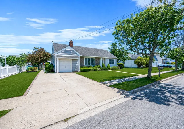 4th image of 398 Clocks Blvd, Oyster Bay, NY 11758 | MLS# 1013999