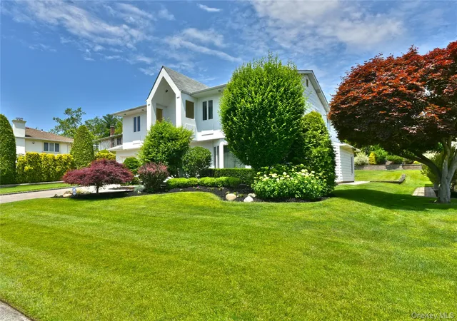 3rd image of 3 Joy Dr, New Hyde Park, NY 11040 | MLS# 1014055