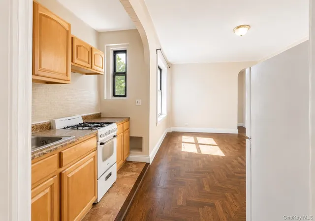 Photo 1 of Condo for sale at 700 Oakland Pl #5B, Bronx, NY 10457 | MLS# 1014063 | Listing updated on 2026-08-08