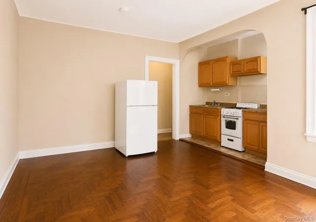 Photo 2 of Condo for sale at 700 Oakland Pl #5B, Bronx, NY 10457 | MLS# 1014063 | Listing updated on 2026-08-08