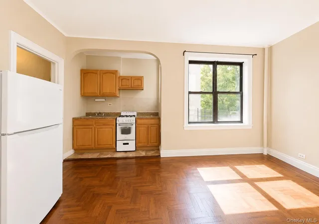 Photo 3 of Condo for sale at 700 Oakland Pl #5B, Bronx, NY 10457 | MLS# 1014063 | Listing updated on 2026-08-08