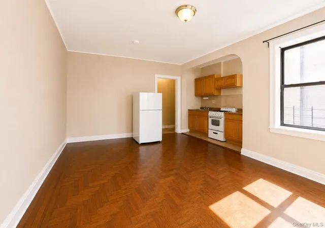 Photo 3 of House for sale at 700 Oakland Pl #5B, Bronx, NY 10457 | MLS# 1014063 | Listing updated on 2026-08-08