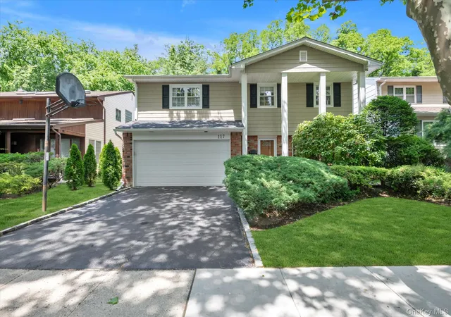 Photo 1 of Sale Pending at 117 Soundview Dr, Port Washington, NY 11050 | MLS# 1014070 | Listing updated on 2026-06-26