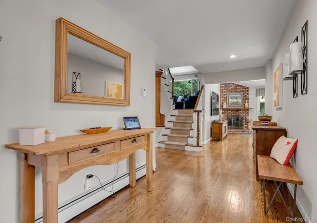 Photo 2 of Sale Pending at 117 Soundview Dr, Port Washington, NY 11050 | MLS# 1014070 | Listing updated on 2026-06-26