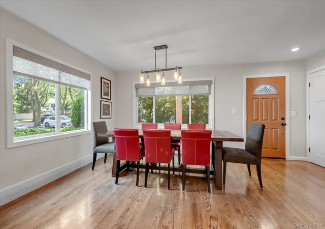 Photo 3 of Sale Pending at 117 Soundview Dr, Port Washington, NY 11050 | MLS# 1014070 | Listing updated on 2026-06-26