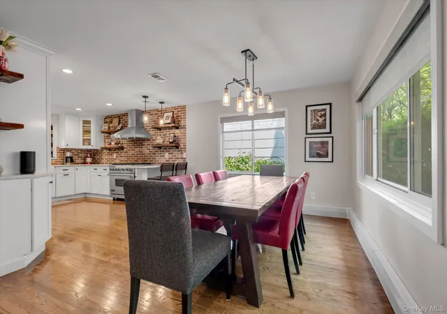 Photo 4 of Sale Pending at 117 Soundview Dr, Port Washington, NY 11050 | MLS# 1014070 | Listing updated on 2026-06-26