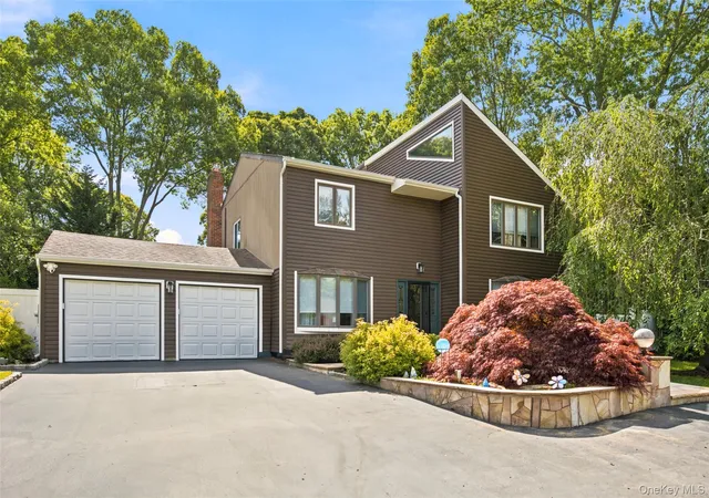 Photo 1 of Sale Pending at 17 Lower Rd, Smithtown, NY 11787 | MLS# 1014077 | Listing updated on 2026-08-07
