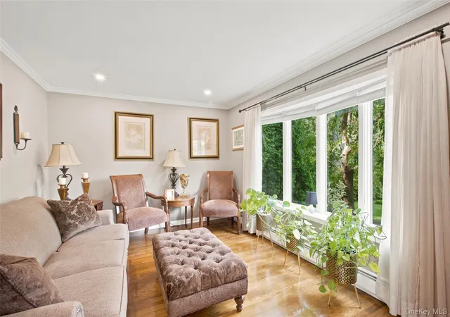 Photo 3 of Sale Pending at 17 Lower Rd, Smithtown, NY 11787 | MLS# 1014077 | Listing updated on 2026-08-07