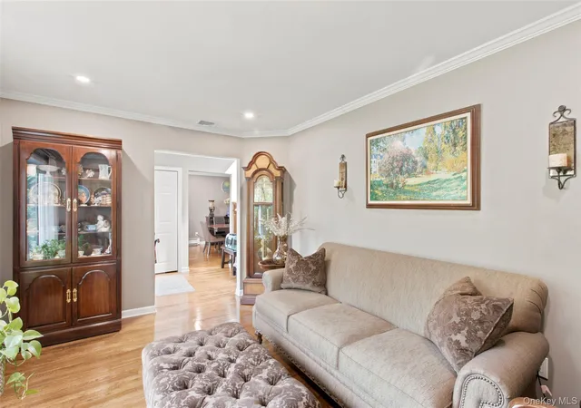 Photo 3 of Sale Pending at 17 Lower Rd, Smithtown, NY 11787 | MLS# 1014077 | Listing updated on 2026-08-07