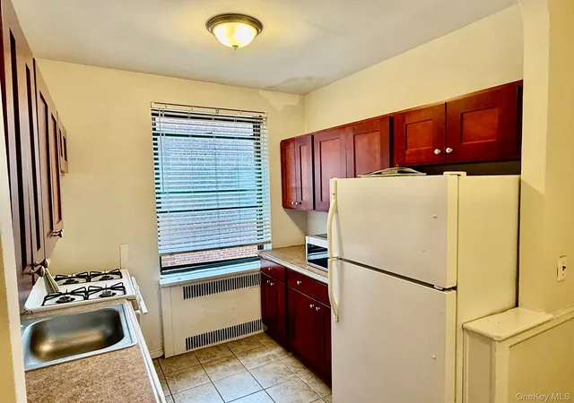 Listing Photo 2 - Condo for sale in building located at 210 Martine Ave, White Plains, NY 10601 - Unit #6L