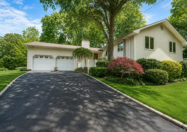 Photo 1 of Sale Pending at 61 Ledgewood Dr, Smithtown, NY 11787 | MLS# 1014086 | Listing updated on 2026-08-15