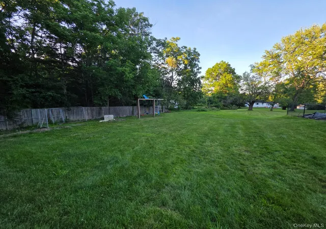 Homes for sale in Warwick (town), NY | 13 Lakeview Dr, Warwick (town), NY 10990 | MLS# 1014087