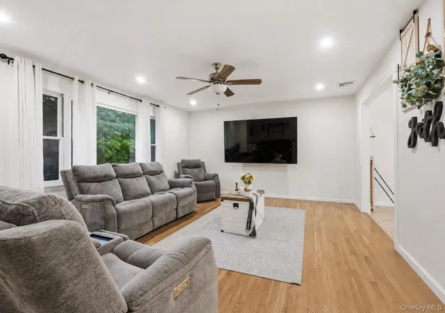 4th image of 15 Guernsey Dr, New Windsor, NY 12553 | MLS# 1014088