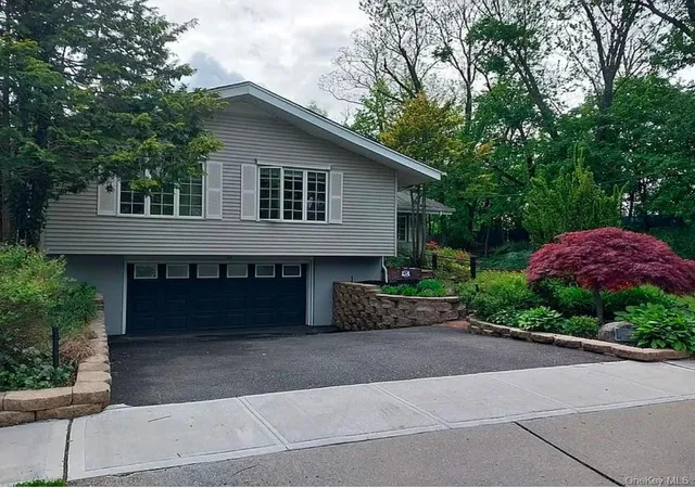 39th image of 69 Roger Dr, North Hempstead, NY 11050 | MLS# 1014098