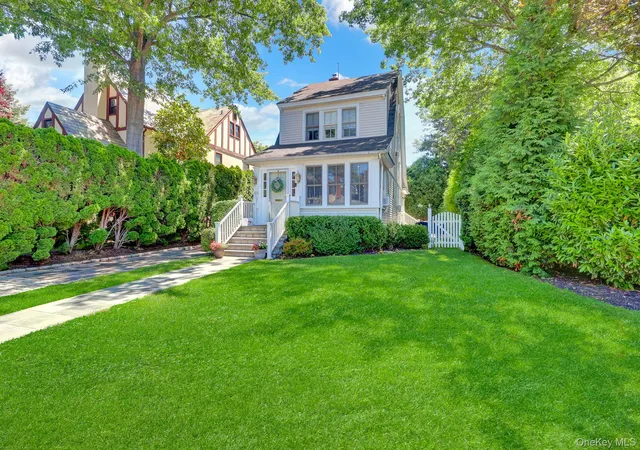 2nd image of 65 Roxbury Rd, Garden City, NY 11530 | MLS# 1014137
