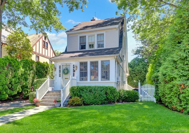 3rd image of 65 Roxbury Rd, Garden City, NY 11530 | MLS# 1014137