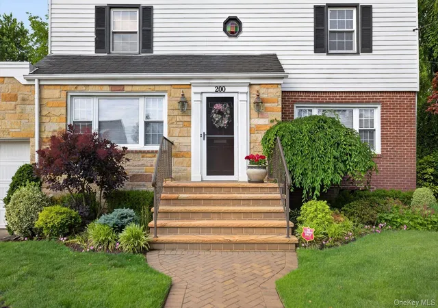 2nd image of 200 Canterbury Gate, Hempstead, NY 11563 | MLS# 1014160