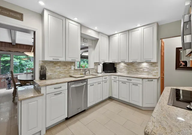 4th image of 200 Canterbury Gate, Hempstead, NY 11563 | MLS# 1014160