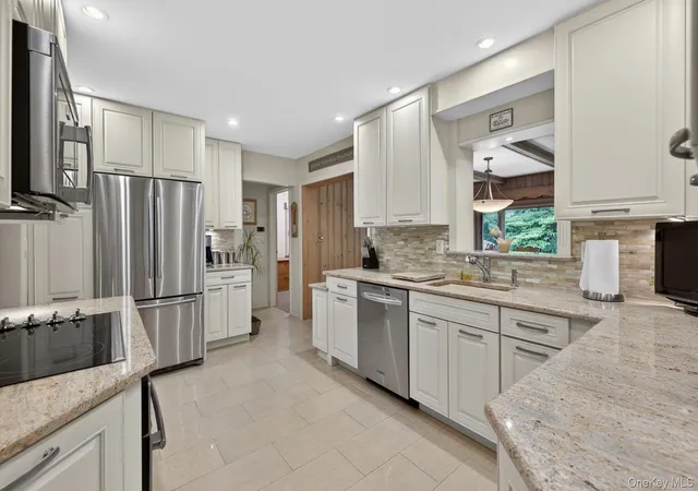 5th image of 200 Canterbury Gate, Hempstead, NY 11563 | MLS# 1014160