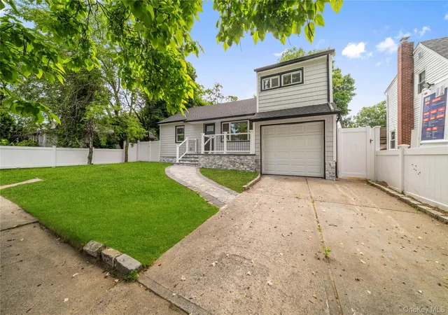Homes for sale in North Hempstead, NY | 207 Wright St, North Hempstead, NY 11590 | MLS# 1014173