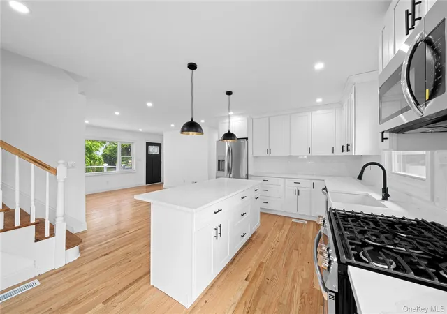Homes for sale in North Hempstead, NY | 207 Wright St, North Hempstead, NY 11590 | MLS# 1014173