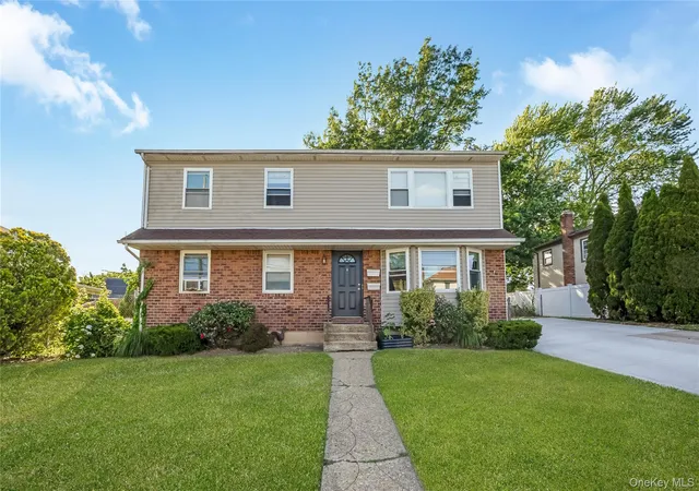 3rd image of 28 Baldwin St, Farmingdale, NY 11735 | MLS# 1014181