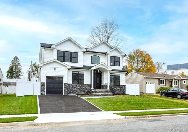 3rd image of 21 Devon Rd, Oyster Bay, NY 11714 | MLS# 1014185