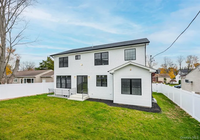 4th image of 21 Devon Rd, Oyster Bay, NY 11714 | MLS# 1014185