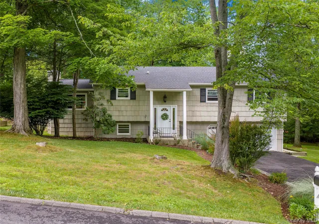 Homes for sale in Yorktown, NY | 3207 Ronit Ct, Yorktown, NY 10598 | MLS# 1014190