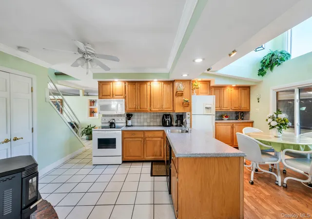 Photo 3 of Single family home for sale at 3591 Fiddler Ln, Oyster Bay, NY 11714 | MLS# 1014209 | Listing updated on 2026-09-15