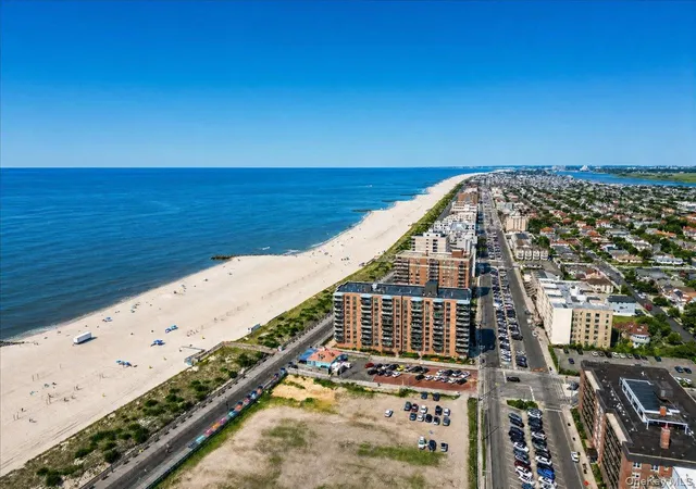 Listing Photo 2 - Condo for sale in building located at 310 Riverside Blvd, Hempstead, NY 11561 - Unit #3i