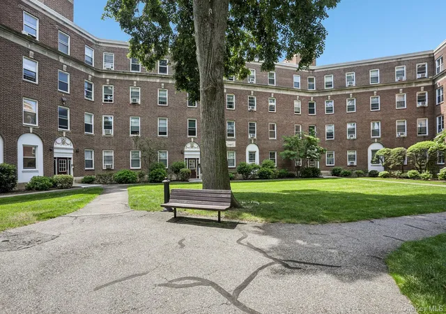 2nd image of 445 Gramatan Ave #CD3, Mount Vernon, NY 10552 | MLS# 1014213