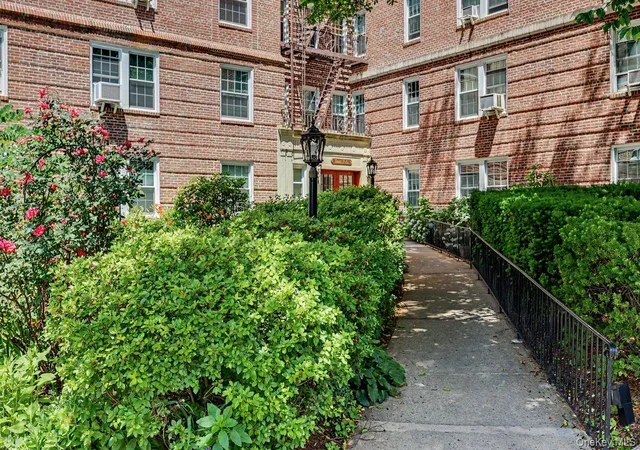 Homes for sale in Greenburgh, NY | 300 S Broadway #2 H, Greenburgh, NY 10591 | MLS# 1014218