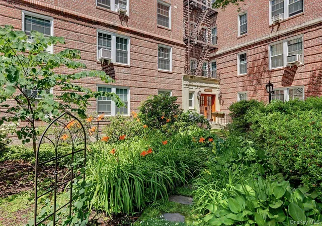 Homes for sale in Greenburgh, NY | 300 S Broadway #2 H, Greenburgh, NY 10591 | MLS# 1014218