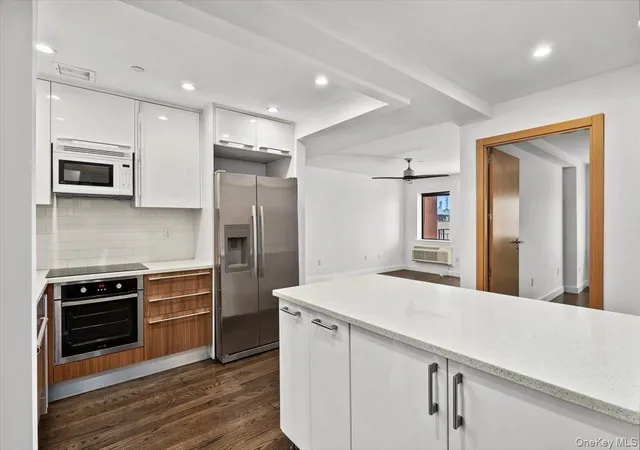 Photo 3 of Condo for sale at 3135 31st Street #605, Astoria, NY 11106 | MLS# 1014219 | Listing updated on 2026-10-08