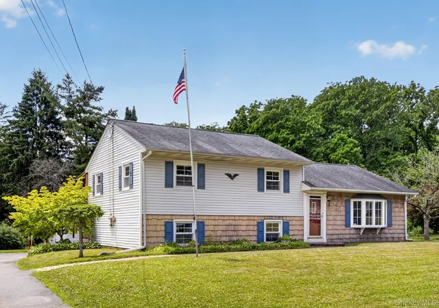 Homes for sale in New Windsor, NY | 20 Hudson Dr, New Windsor, NY 12553 | MLS# 1014237
